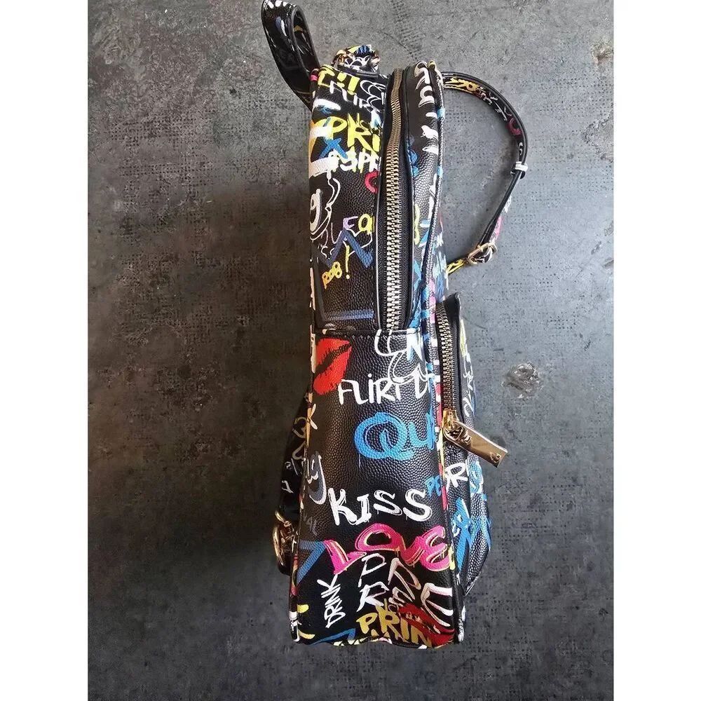 Graffiti Backpack - Picture 6 of 9